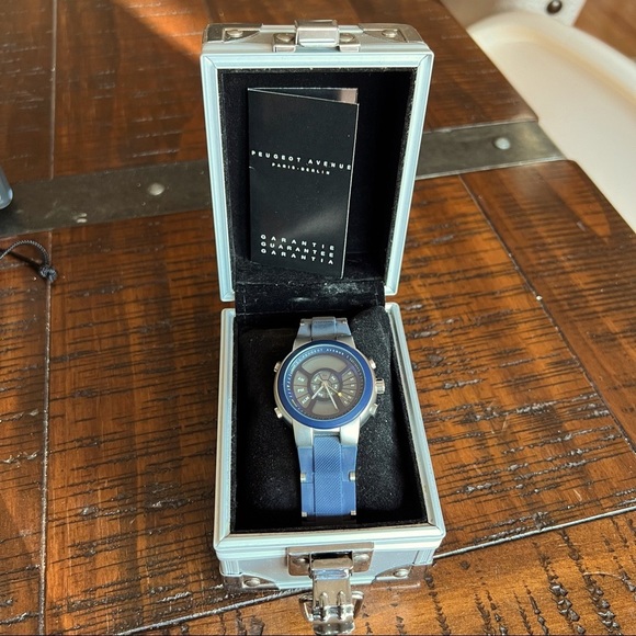 Peugeot Avenue Paris Watch - Picture 2 of 8